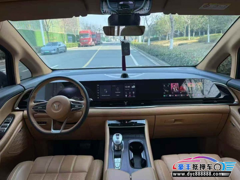 24年岚图梦想家MPV抵押车出售