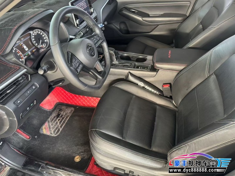 19年日产天籁轿车抵押车出售