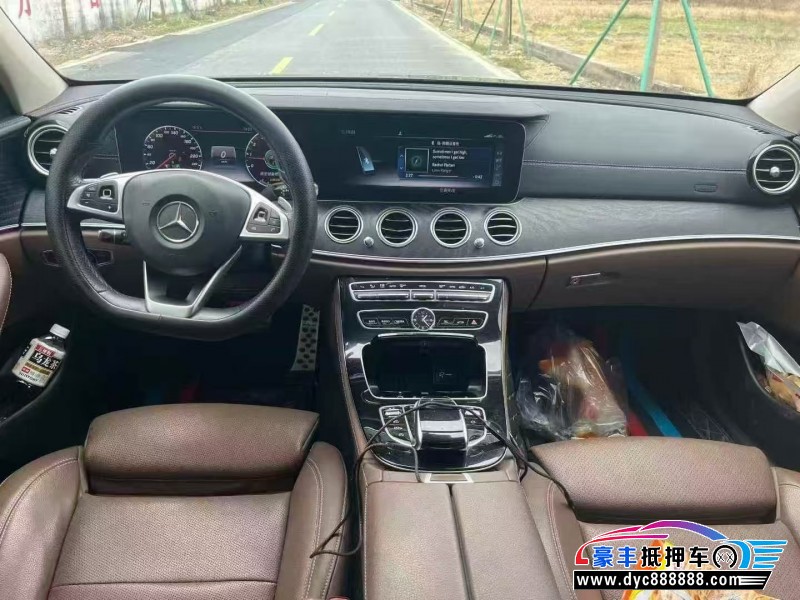17年奔驰E轿车抵押车出售