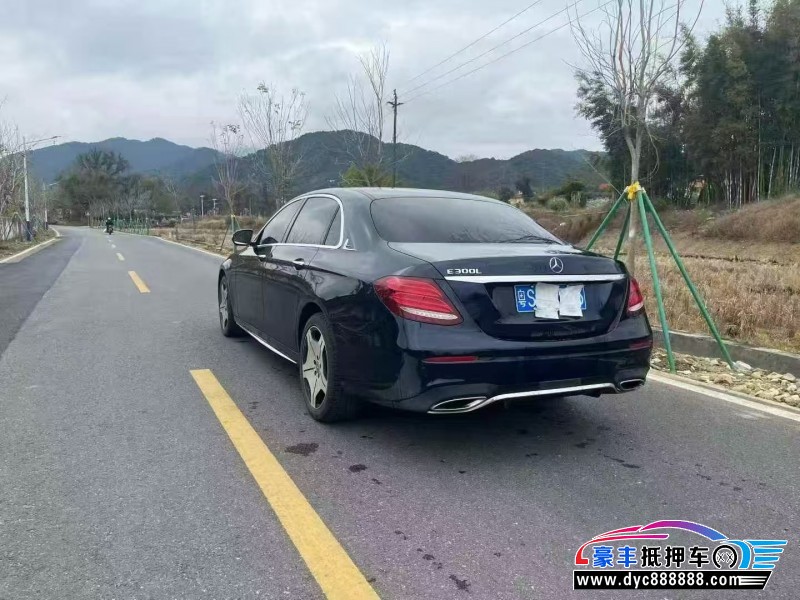 17年奔驰E轿车抵押车出售