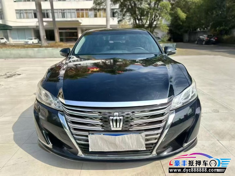 抵押车出售17年丰田皇冠轿车