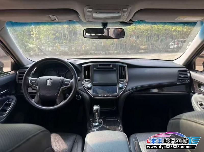 17年丰田皇冠轿车抵押车出售