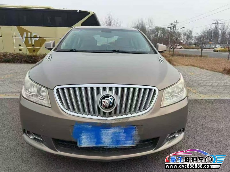 抵押车出售13年别克君越轿车