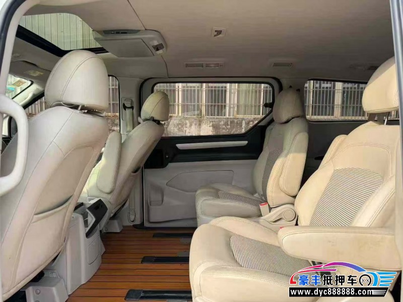 17年上汽大通G10轿车抵押车出售