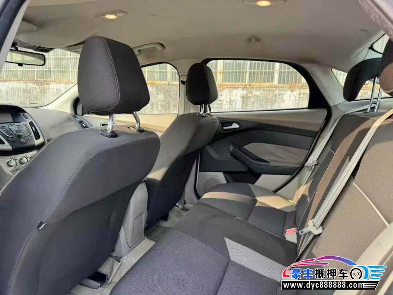 17年福特福克斯轿车抵押车出售