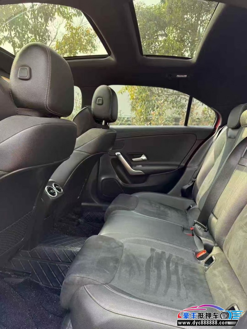 19年奔驰A轿车抵押车出售