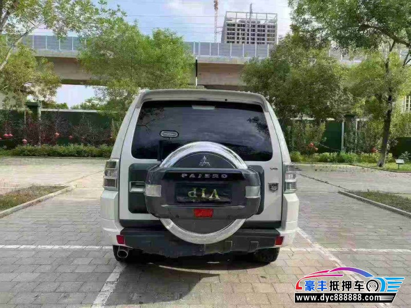 19年三菱帕杰罗轿车抵押车出售