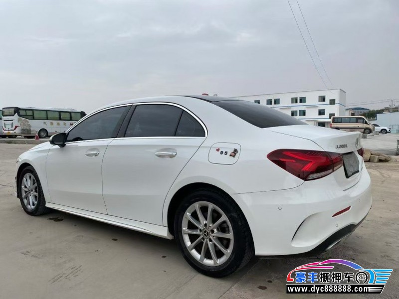 20年奔驰A轿车抵押车出售