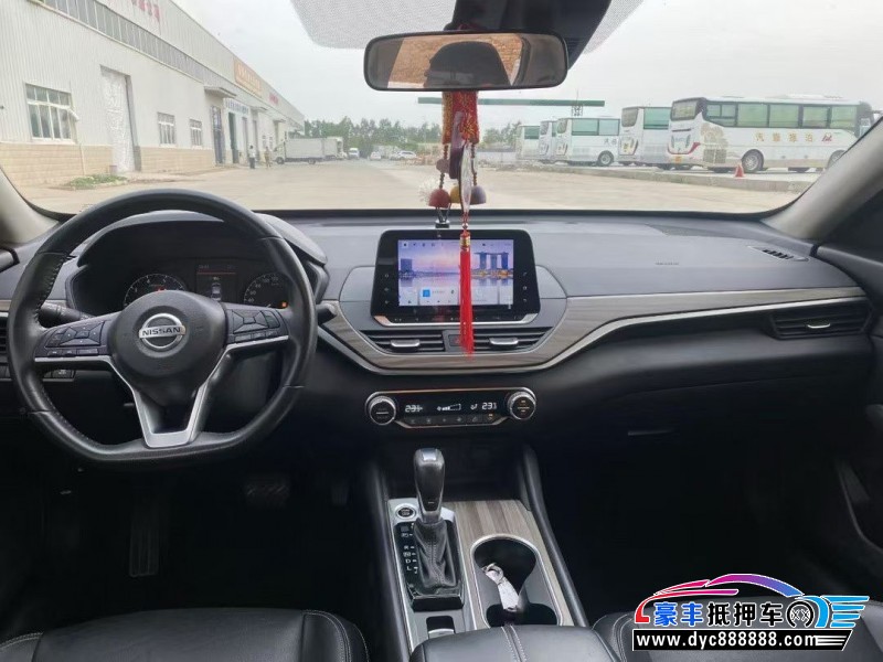 22年日产天籁轿车抵押车出售