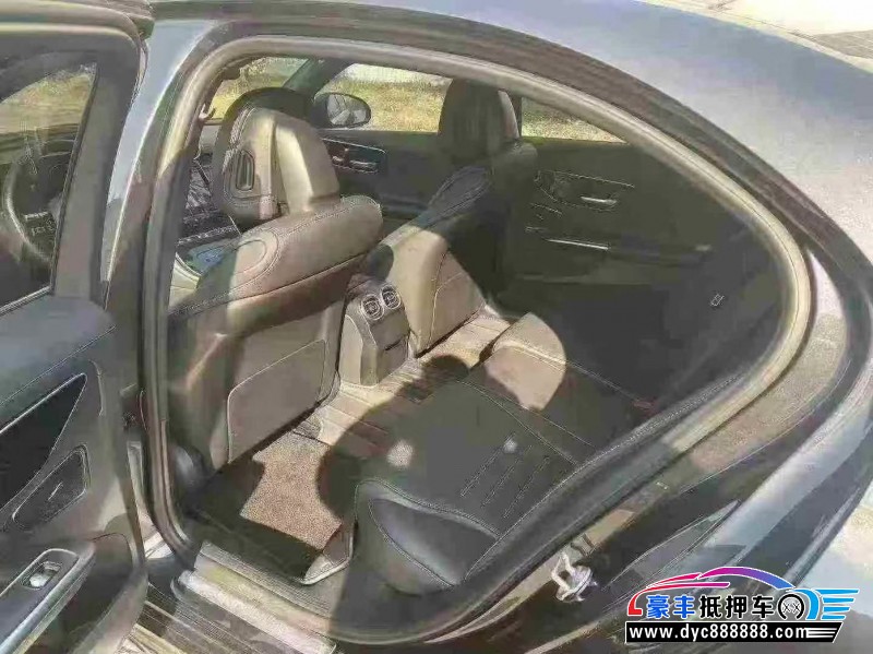 23年奔驰C轿车抵押车出售