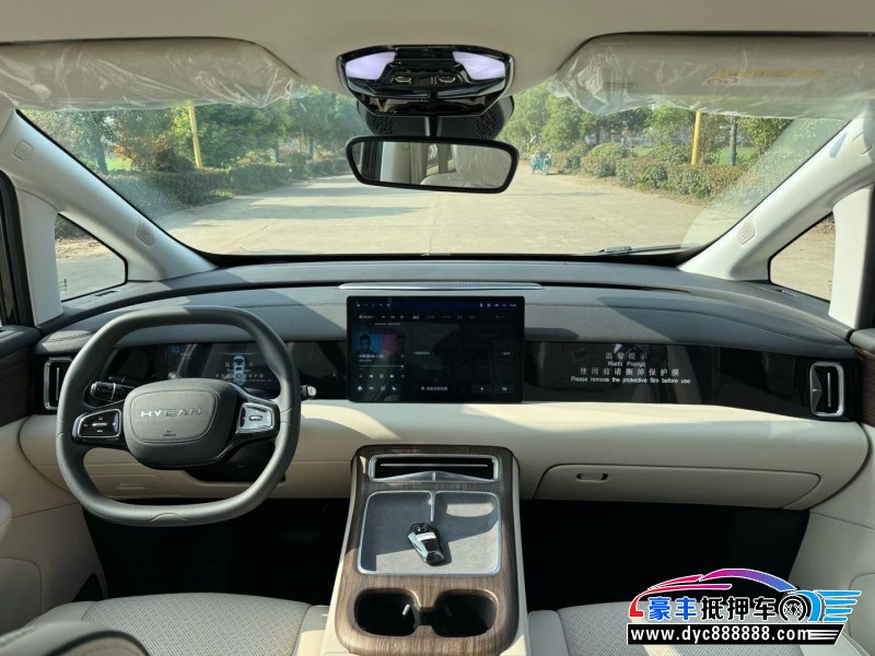 25年合创v09轿车抵押车出售