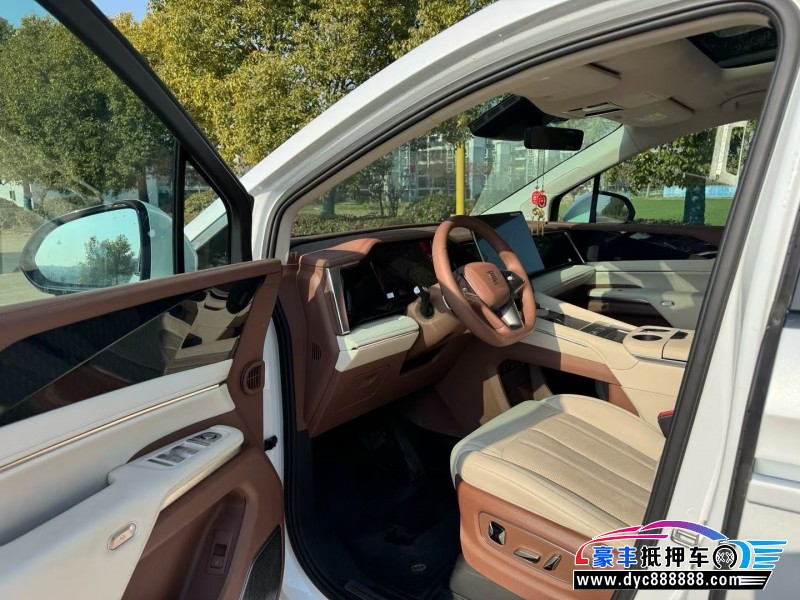 25年比亚迪夏轿车抵押车出售