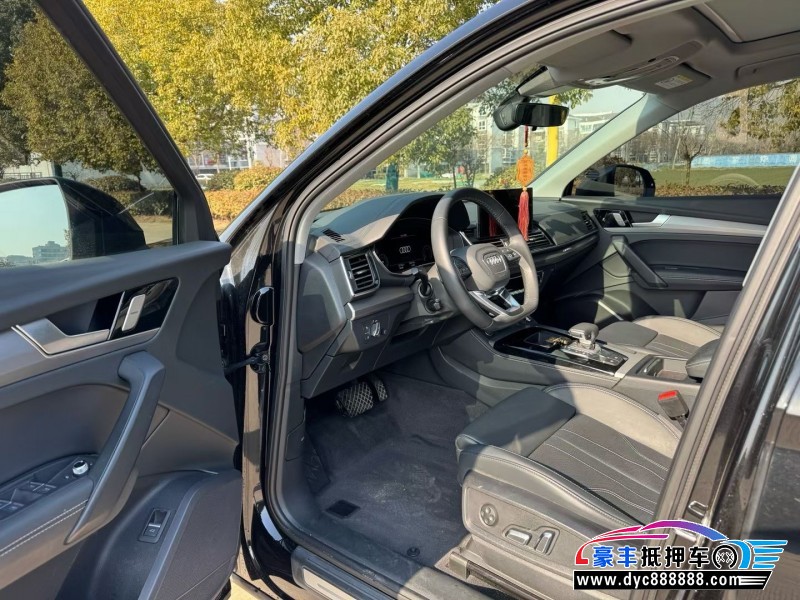 24年奥迪Q5轿车抵押车出售