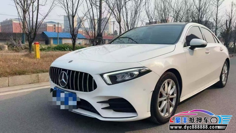 21年奔驰A轿车抵押车出售