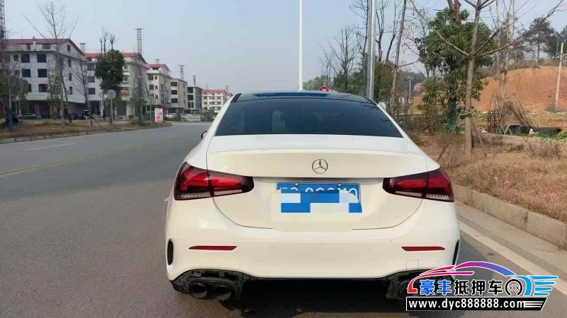 21年奔驰A轿车抵押车出售