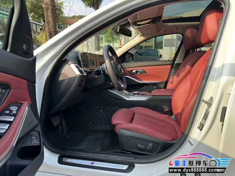 25年宝马3系轿车抵押车出售
