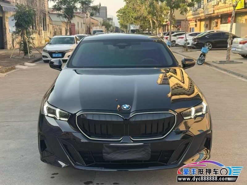 抵押车出售25年宝马5系轿车