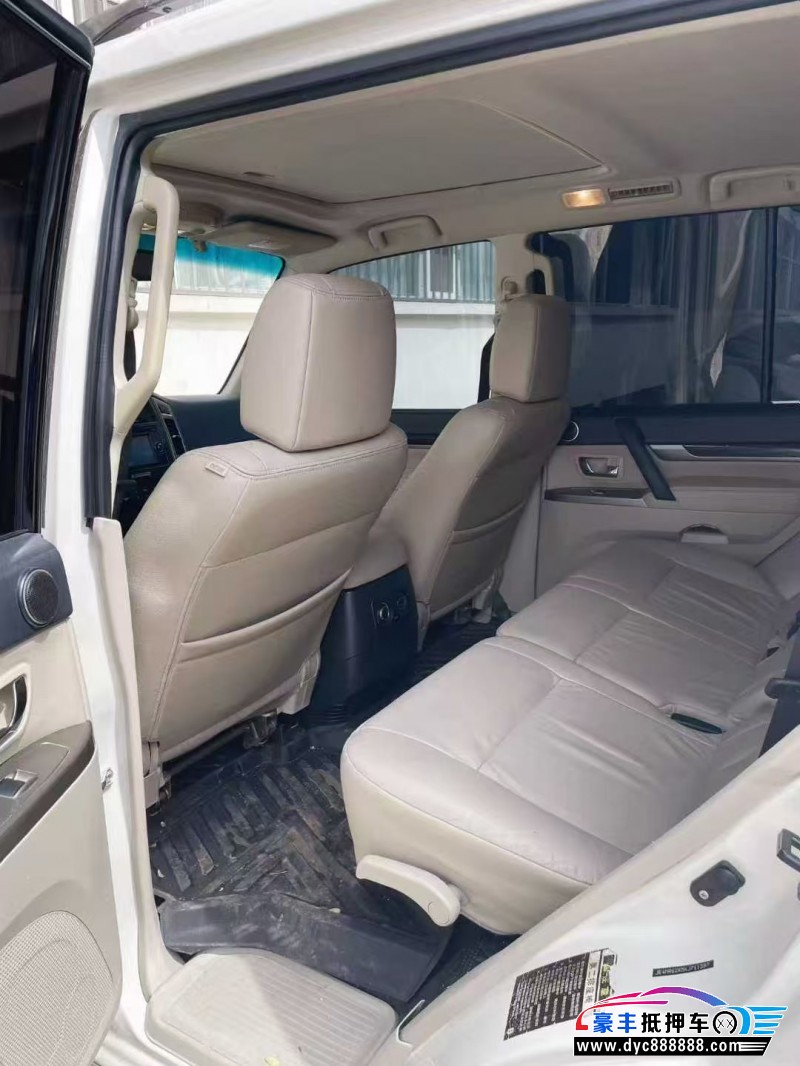 19年三菱帕杰罗轿车抵押车出售