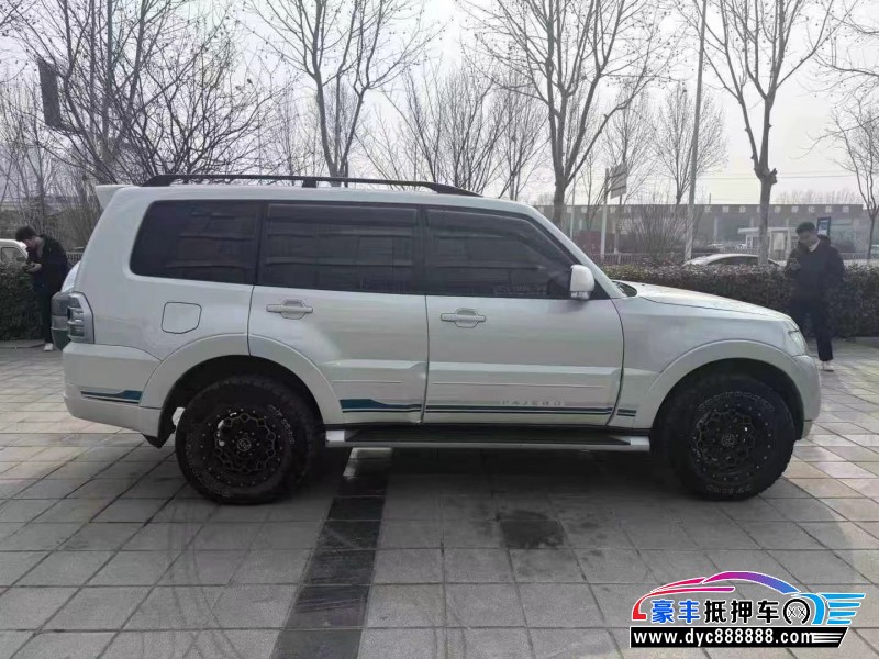 19年三菱帕杰罗轿车抵押车出售