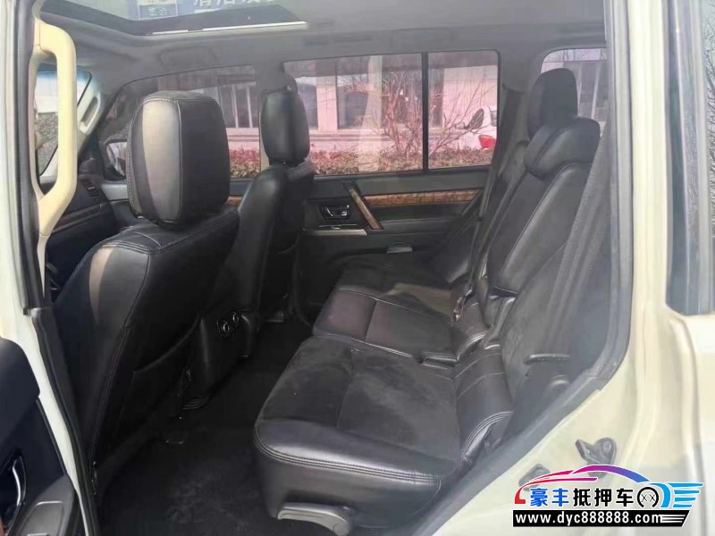 19年三菱帕杰罗轿车抵押车出售