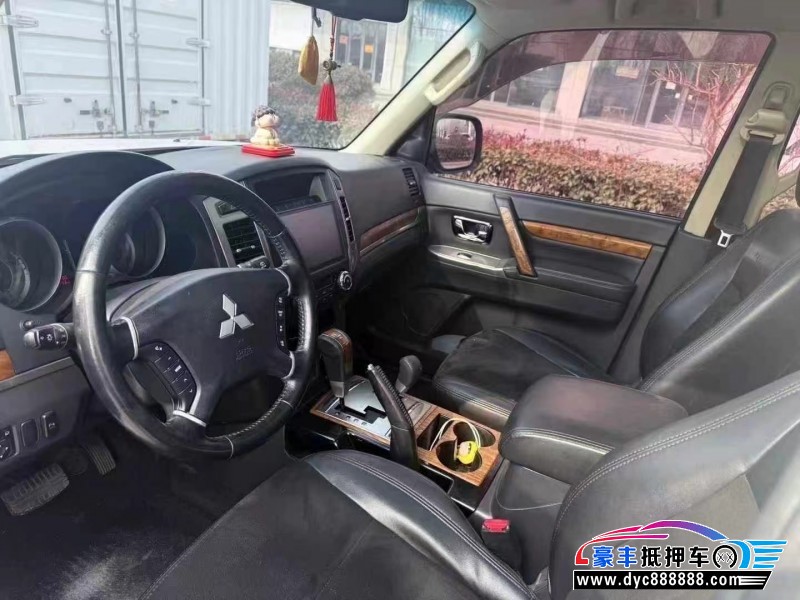 19年三菱帕杰罗轿车抵押车出售