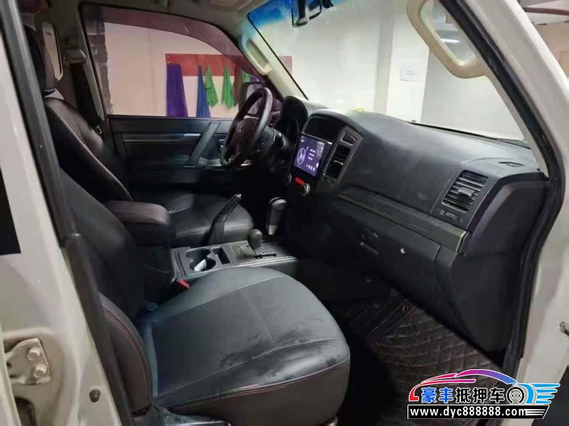 18年三菱帕杰罗轿车抵押车出售