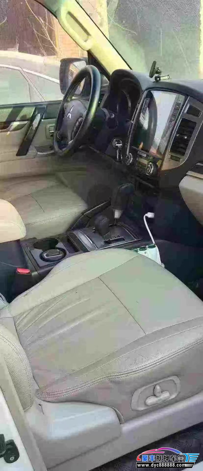 18年三菱帕杰罗轿车抵押车出售