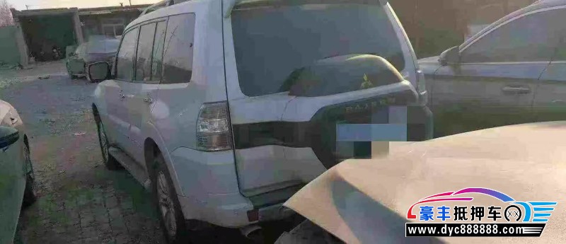 18年三菱帕杰罗轿车抵押车出售