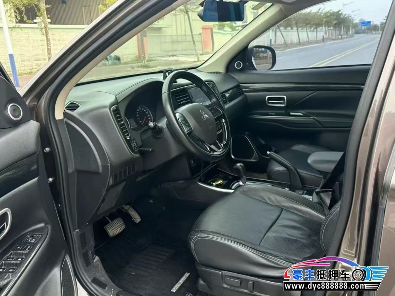 17年三菱欧蓝德轿车抵押车出售