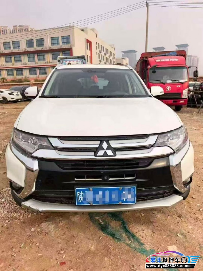 抵押车出售18年三菱欧蓝德轿车