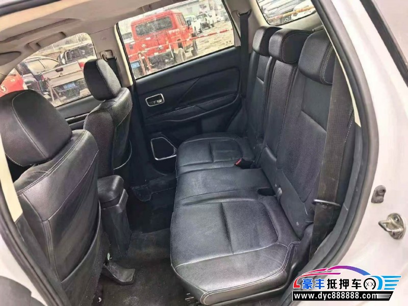 18年三菱欧蓝德轿车抵押车出售