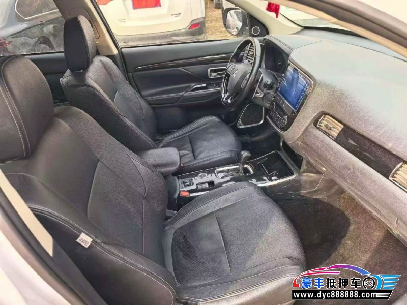 18年三菱欧蓝德轿车抵押车出售