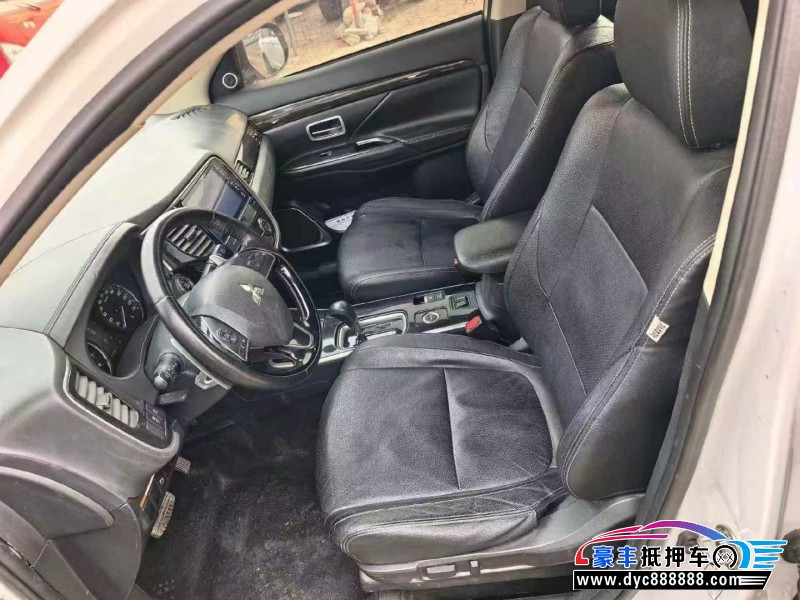 18年三菱欧蓝德轿车抵押车出售