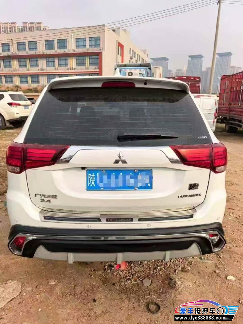 18年三菱欧蓝德轿车抵押车出售