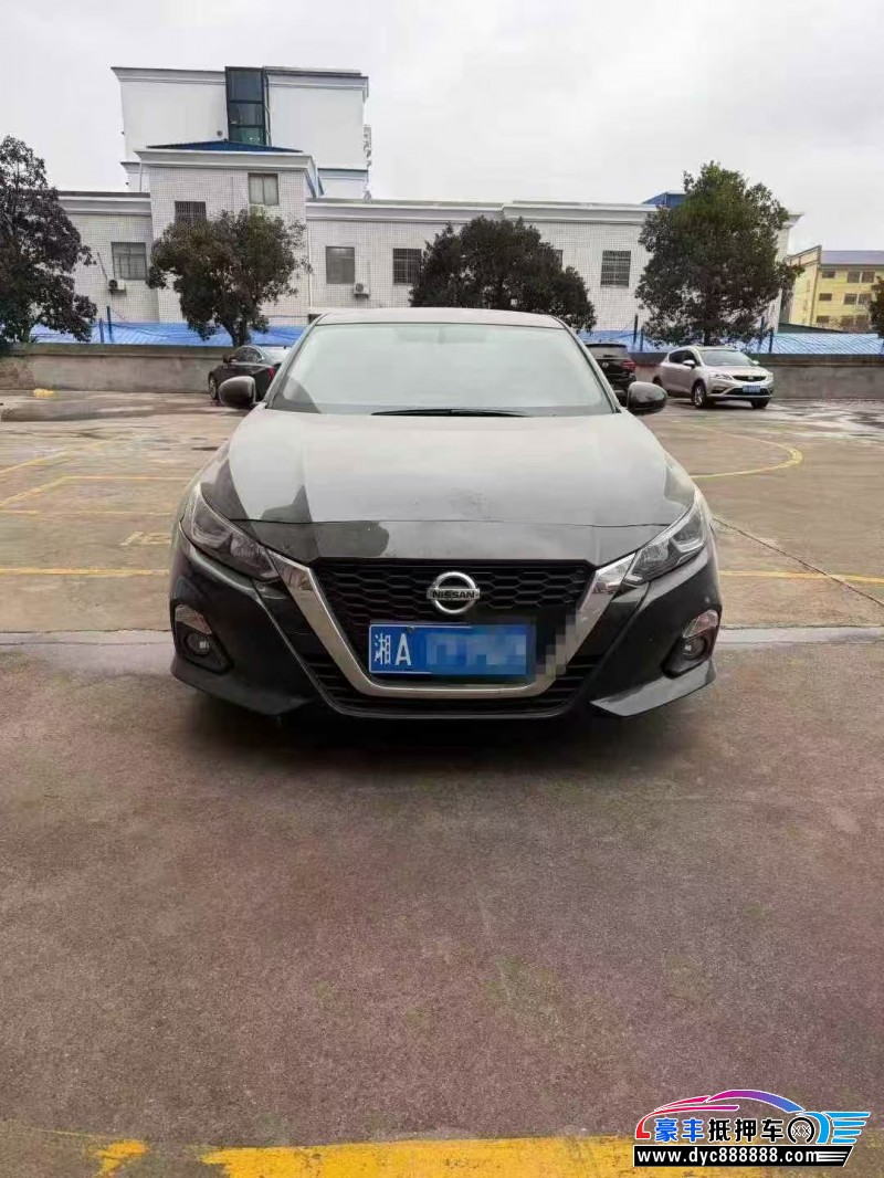 抵押车出售22年日产天籁轿车