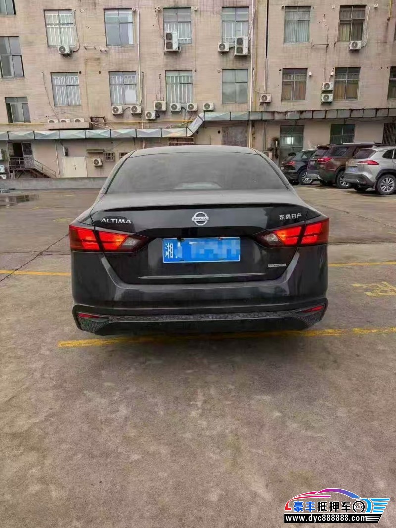 22年日产天籁轿车抵押车出售