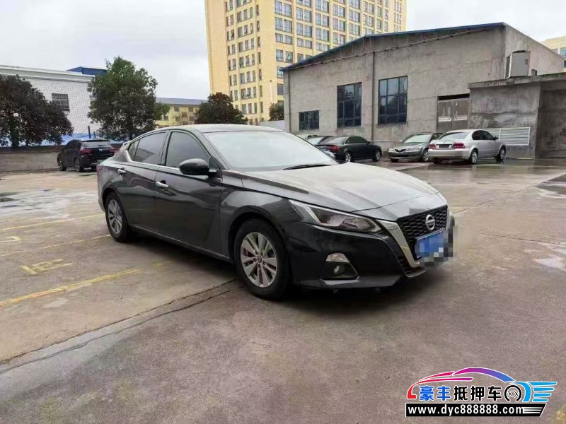 22年日产天籁轿车抵押车出售