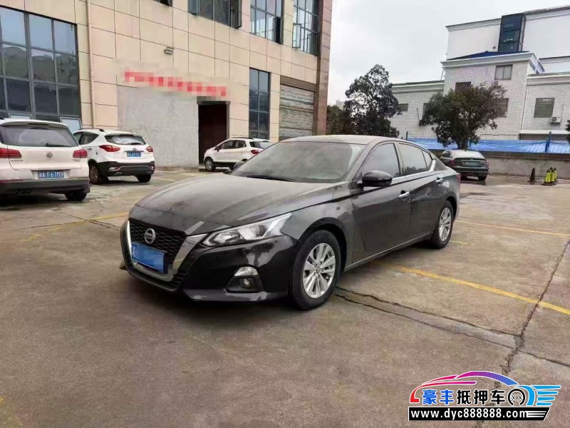 22年日产天籁轿车抵押车出售