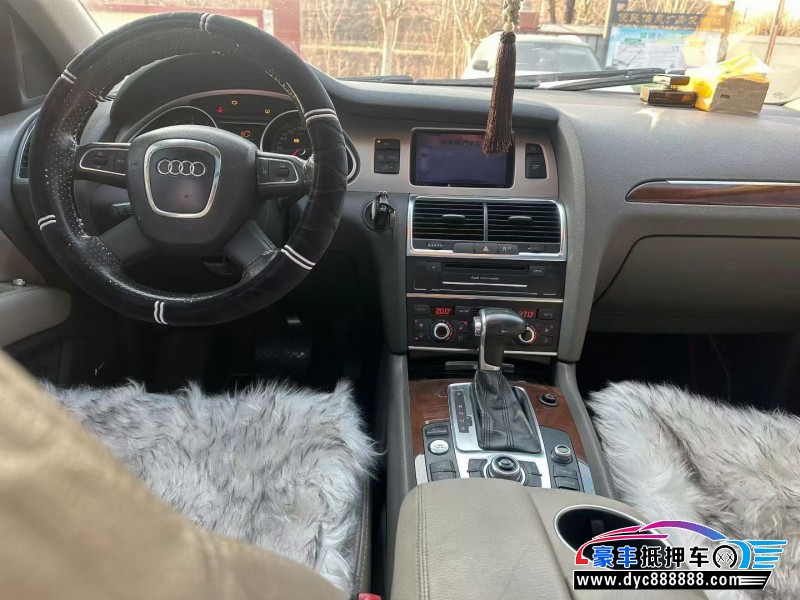 12年奥迪Q7轿车抵押车出售