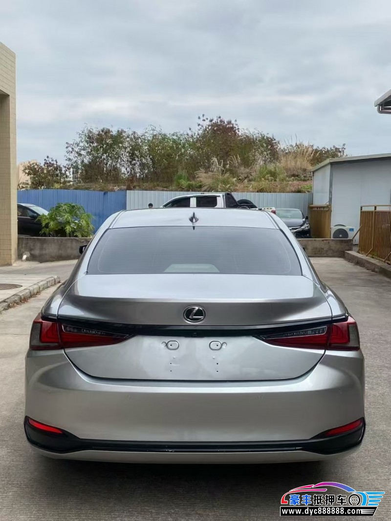 19年雷克萨斯ES轿车抵押车出售