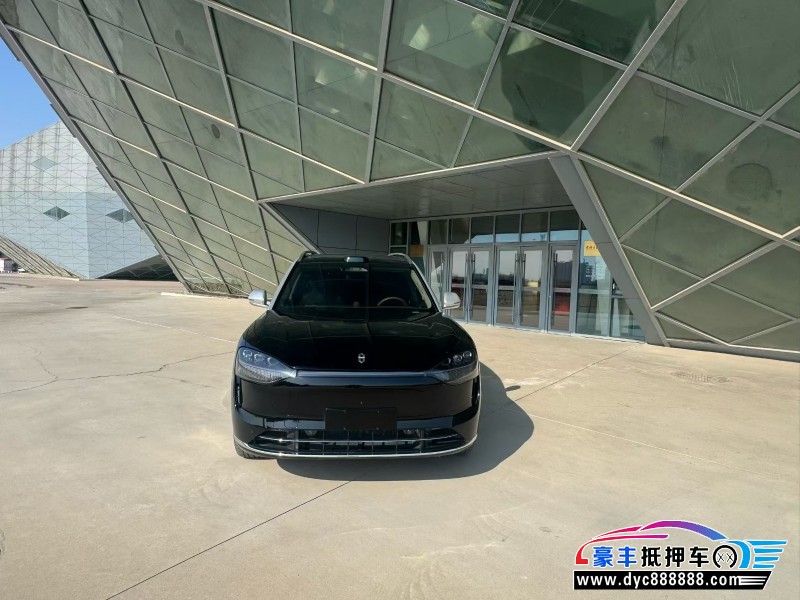 抵押车出售25年华为问界轿车