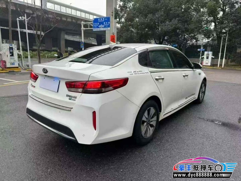 17年起亚K5轿车抵押车出售