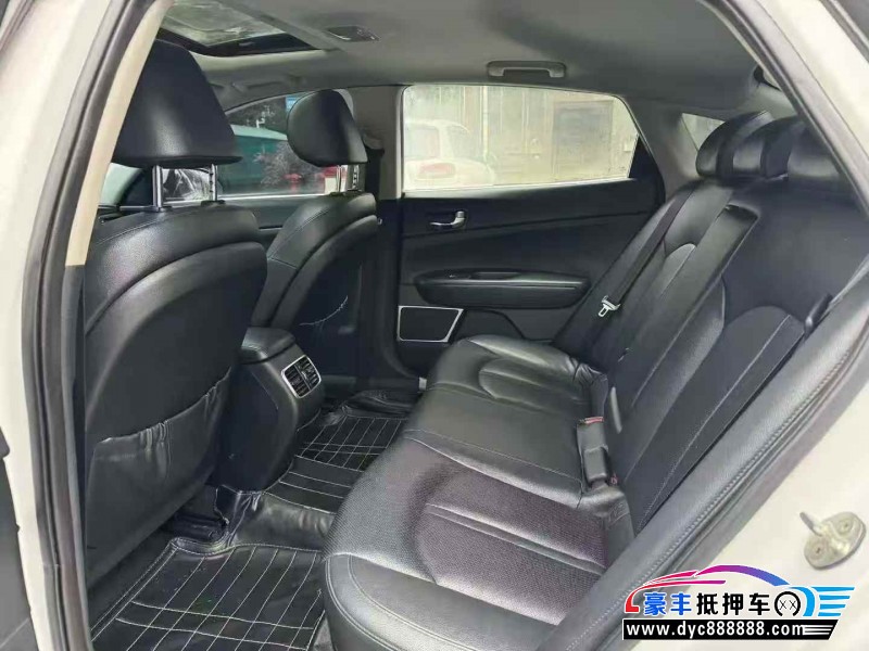 17年起亚K5轿车抵押车出售