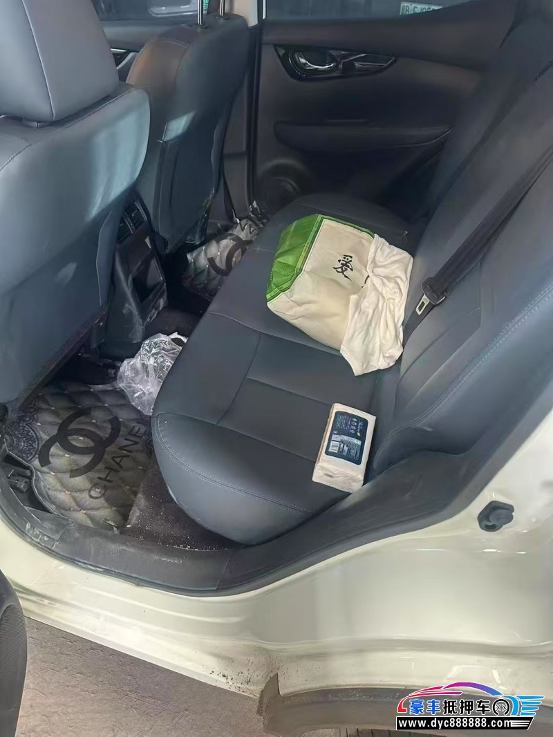 25年日产逍客轿车抵押车出售