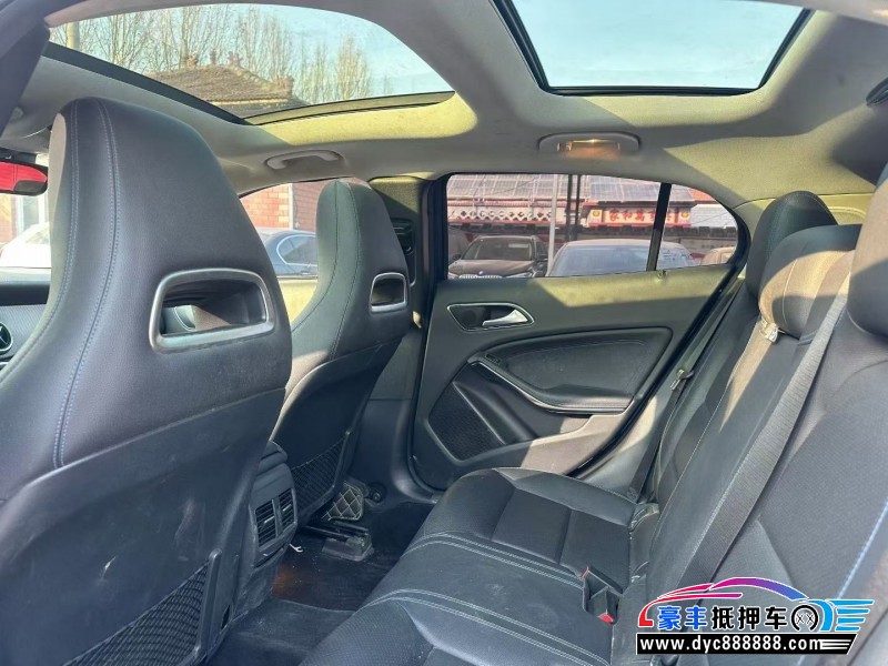 16年奔驰GLA轿车抵押车出售