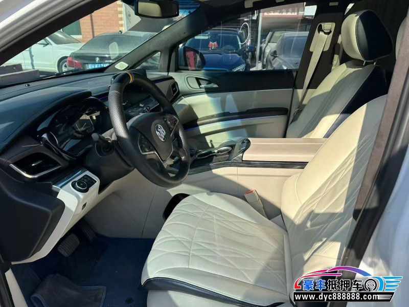 22年别克GL8轿车抵押车出售