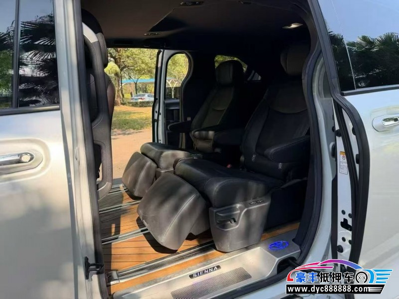 22年丰田塞纳轿车抵押车出售