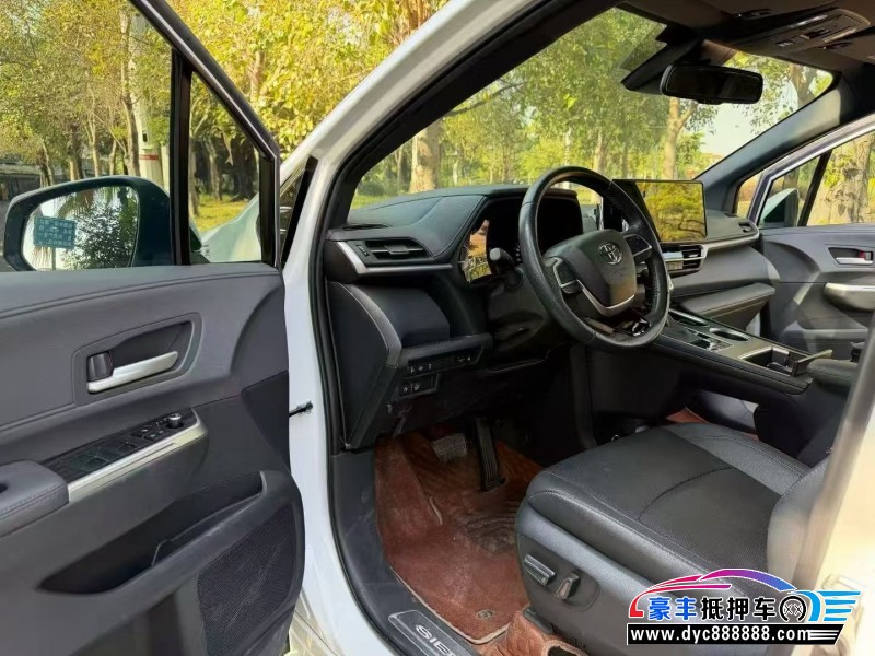 22年丰田塞纳轿车抵押车出售