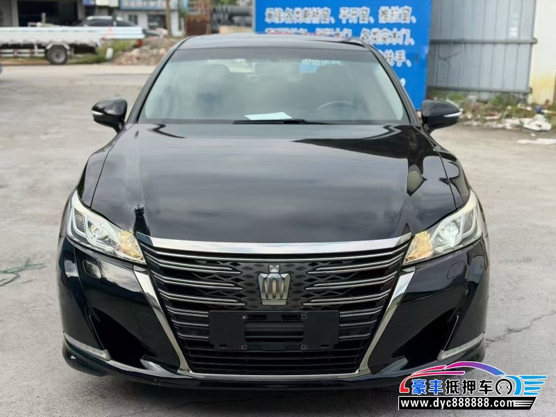 抵押车出售18年丰田皇冠轿车