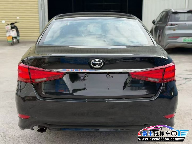 18年丰田皇冠轿车抵押车出售